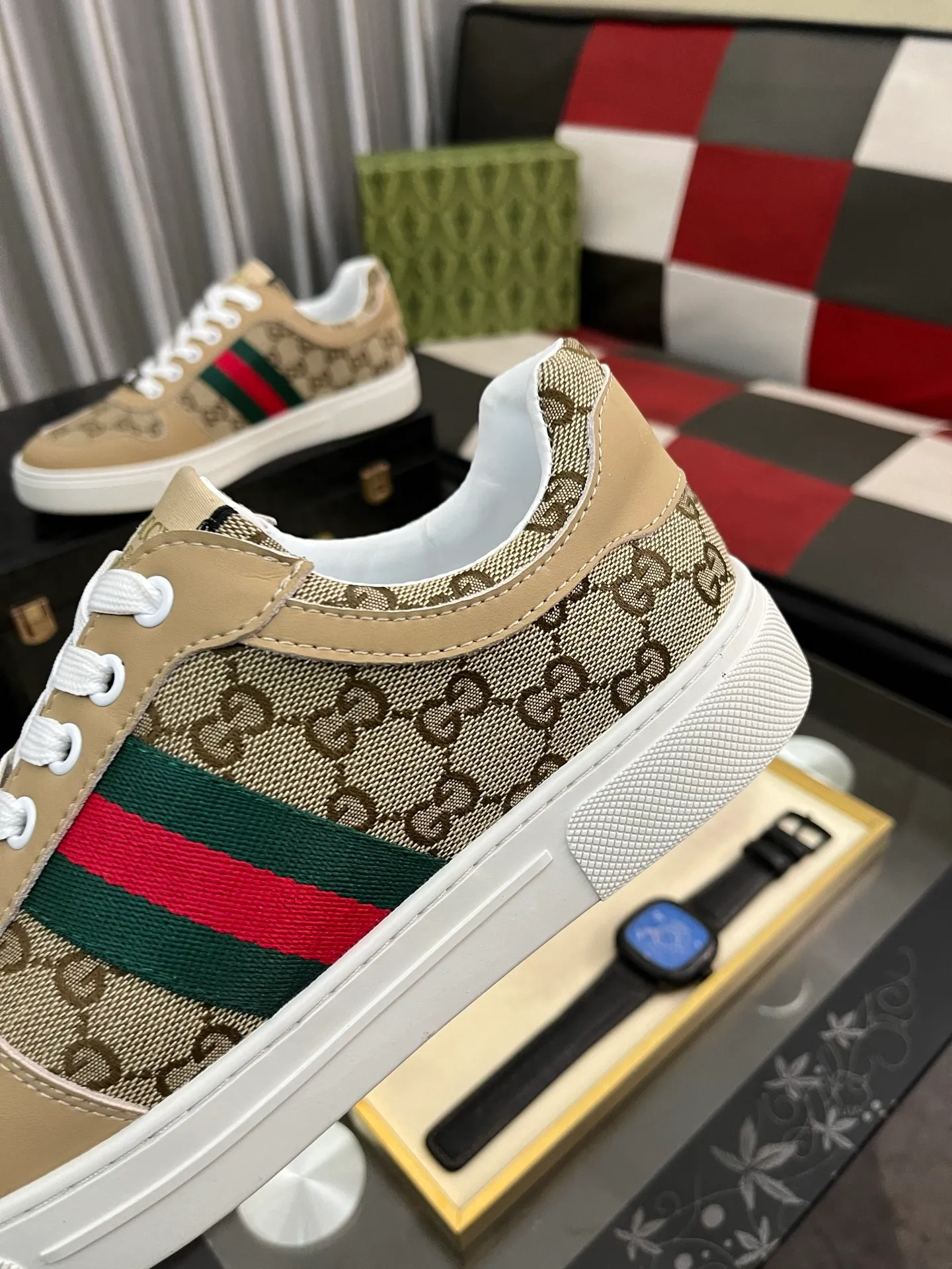 Men's Men's Shoes💰440⌚️⌚️【GUCCI】Gucci men's latest white shoe series casual shoes! The official website is built 1:1. Upper: Made of imported cowhide, with electric embroidery ➕Inner lining: Made of high-quality first-layer pigskin, soft and comfortable. Picky material selection and exquisite workmanship give you the best enjoyment. Size: 38-44 yards, 3️⃣ colors available.